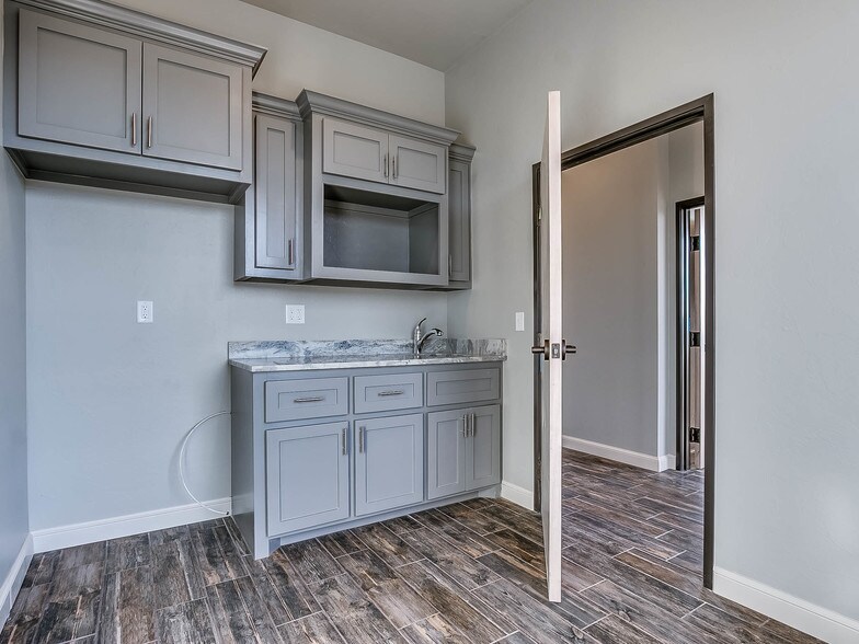 More Photos Of 2232 NW 36th Ave, Norman Office For Sale