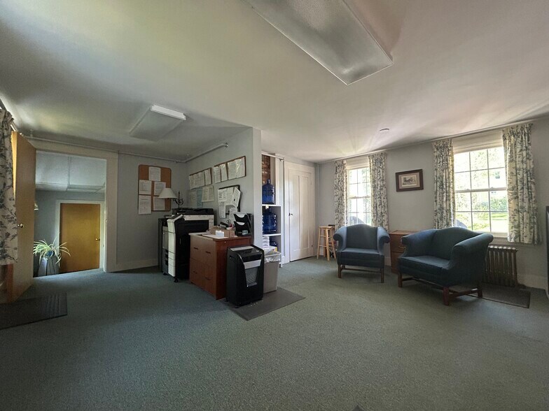 More Photos Of 87 Washington St, Conway Office For Sale