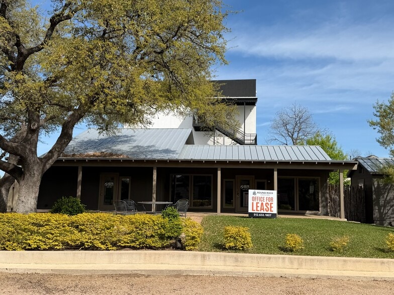 More Photos Of 411 W Main St, Round Rock Unknown For Lease