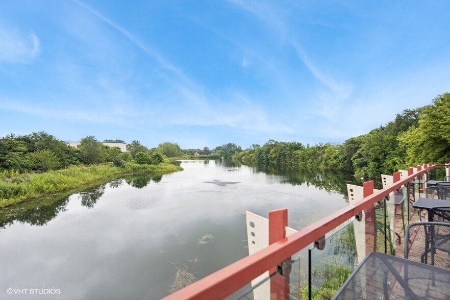 More Photos Of 22221 N Pepper Rd, Lake Barrington General Retail For Sale