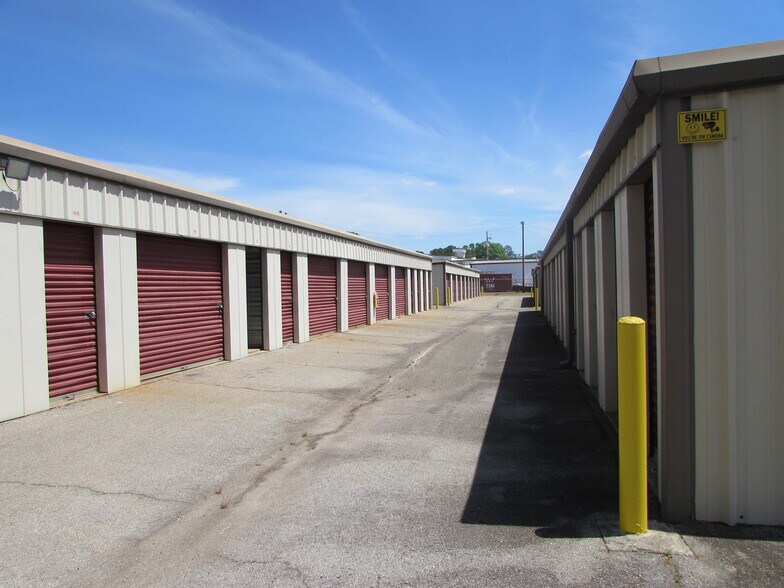 More Photos Of 529 Clifton Ter, Carrollton Self Storage For Sale