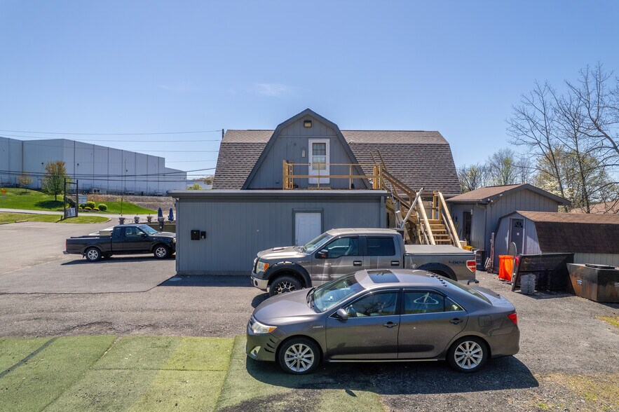 More Photos Of 900 Oak St, Pittston Showroom For Sale