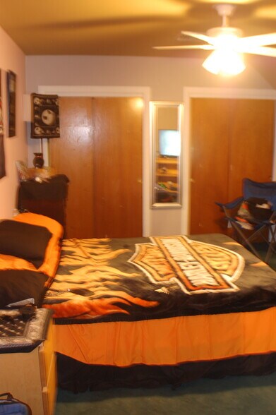 More Photos Of 1835 Delmar Dr, Folcroft Freestanding For Lease