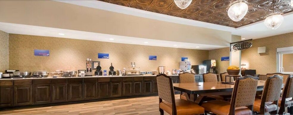 More Photos Of 711 Main St, Bandera Hotel For Sale