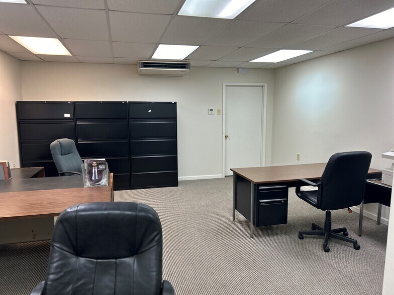 More Photos Of 3020 20th St, Metairie Office For Sale