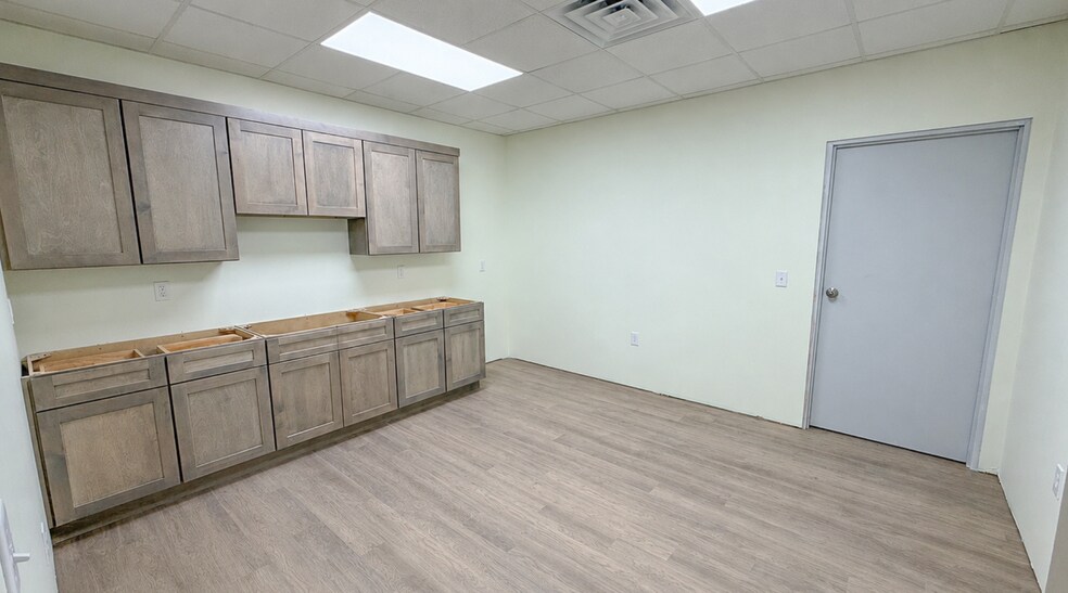 More Photos Of 6003 E County Road 135, Midland Warehouse For Sale