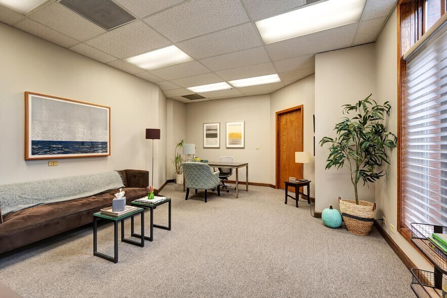 More Photos Of 386 Pennsylvania Ave, Glen Ellyn Medical For Lease