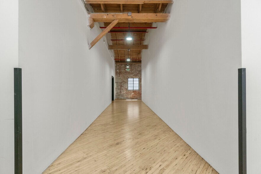 More Photos Of 941 E 2nd St, Los Angeles Industrial For Lease