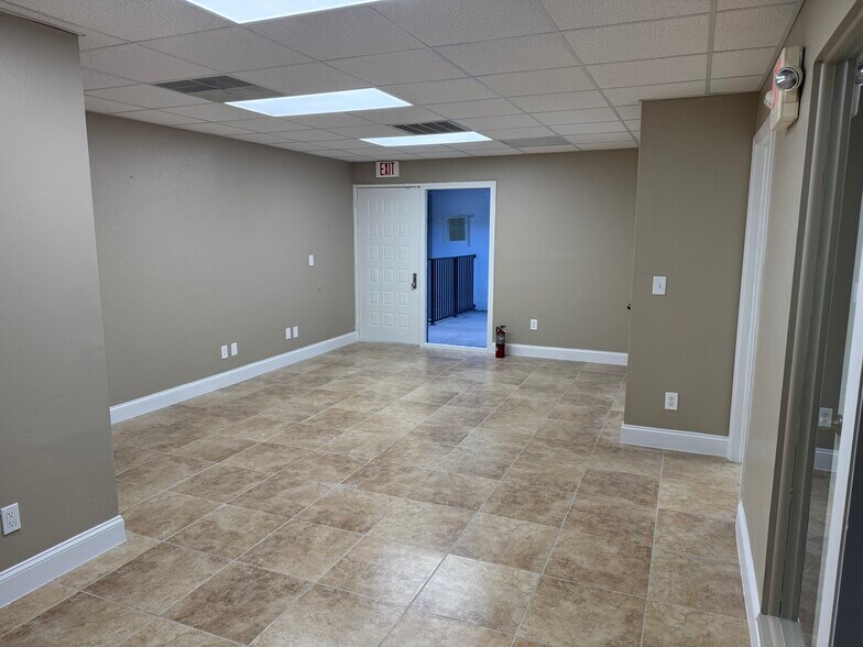 More Photos Of 1705 Colonial Blvd, Fort Myers Medical For Lease