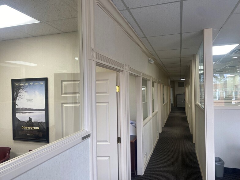 More Photos Of 80-82 Kercheval Ave, Grosse Pointe Farms Storefront Retail Office For Lease