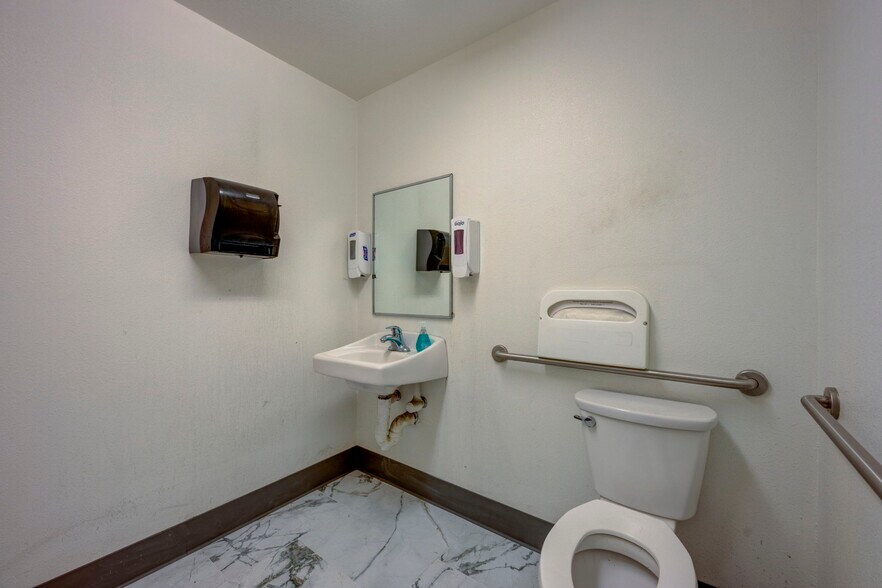 More Photos Of 575-585 Reactor Way, Reno Distribution For Lease