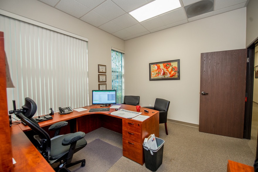 More Photos Of 537 Queensland Cir, Corona Loft Creative Space For Lease
