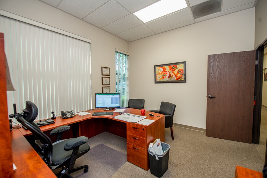 More Photos Of 537 Queensland Cir, Corona Loft Creative Space For Sale