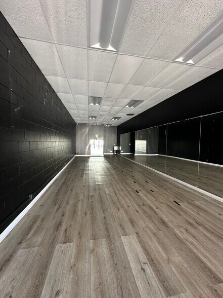 More Photos Of 5520-5530 Santa Monica Blvd, Los Angeles Freestanding For Lease