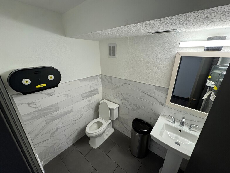 More Photos Of 641 W Fairbanks Ave, Winter Park Office For Lease