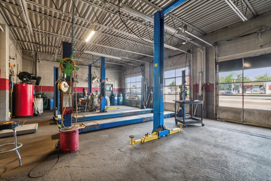 More Photos Of 555 Us Highway 13, Bristol General Retail For Sale