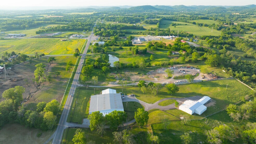 More Photos Of 5830 Highway 231 S, Castalian Springs Showroom For Sale