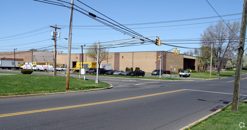 More Photos Of 933-943 Hylton Rd, Pennsauken Warehouse For Lease
