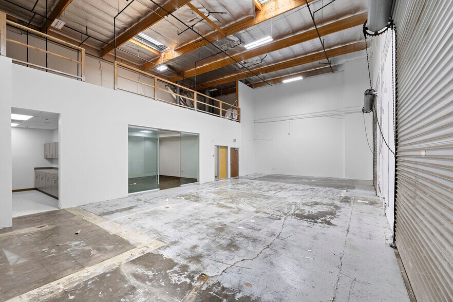 More Photos Of 32 Mauchly, Irvine Manufacturing For Sale