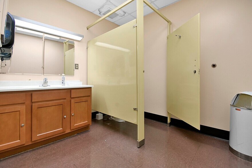 More Photos Of 245 N Seltzer St, Crestline Bank For Sale