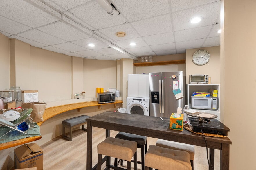More Photos Of 1680 Beacon St, Brookline Apartments For Lease