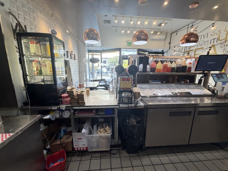 More Photos Of 19 S Fair Oaks Ave, Pasadena Restaurant For Lease