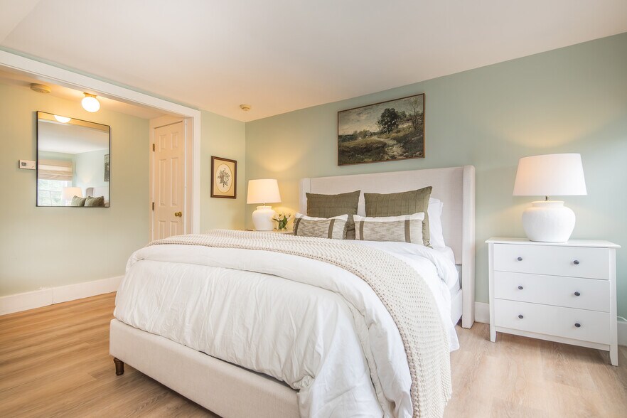 More Photos Of 54 Red Clover Ln, Mendon Hotel For Sale