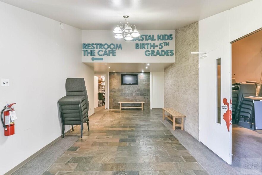 More Photos Of 426 Winnie, Galveston Religious Facility For Lease