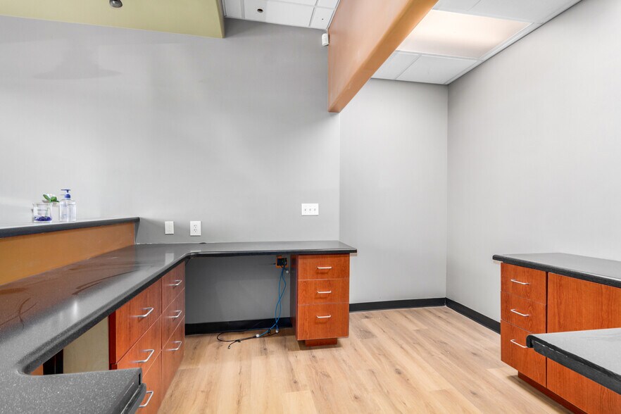 More Photos Of 13575 W Indian School Rd, Litchfield Park Medical For Lease