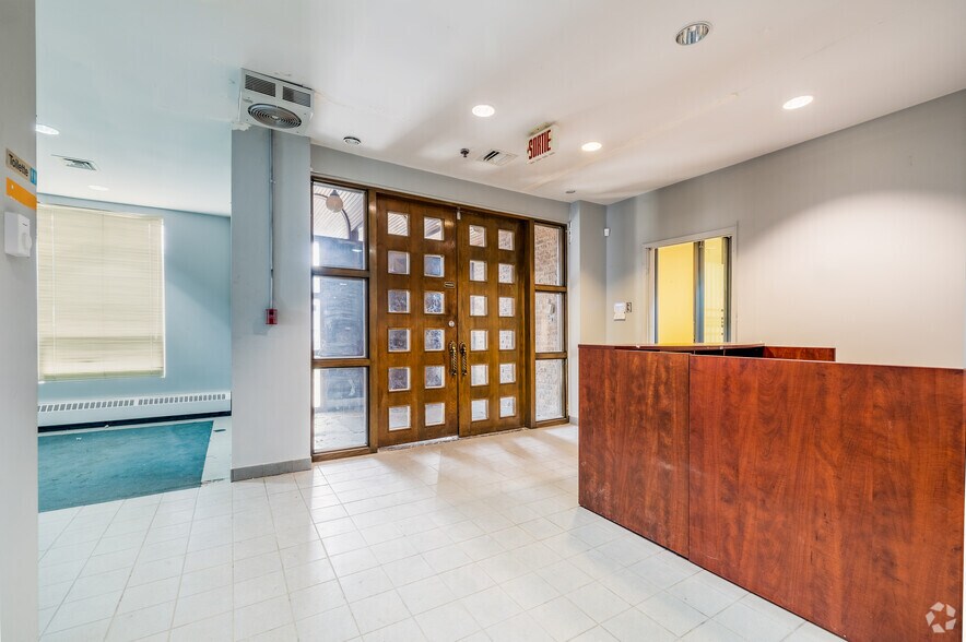 More Photos Of 12300 Boul Albert-Hudon, Montréal Warehouse For Lease