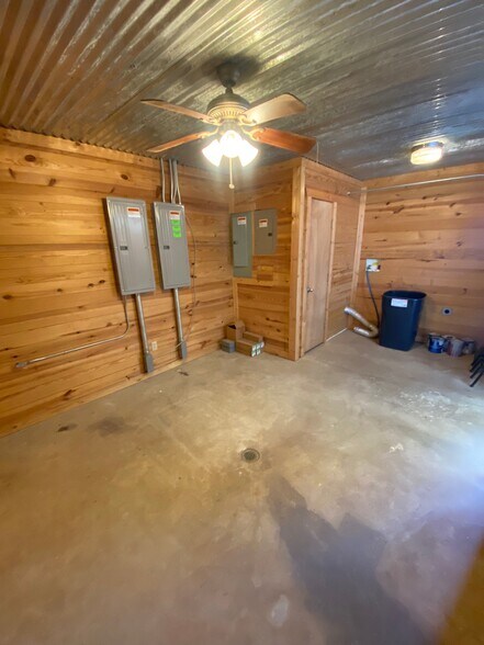 More Photos Of 6701 NW 178th St, Edmond Flex For Sale