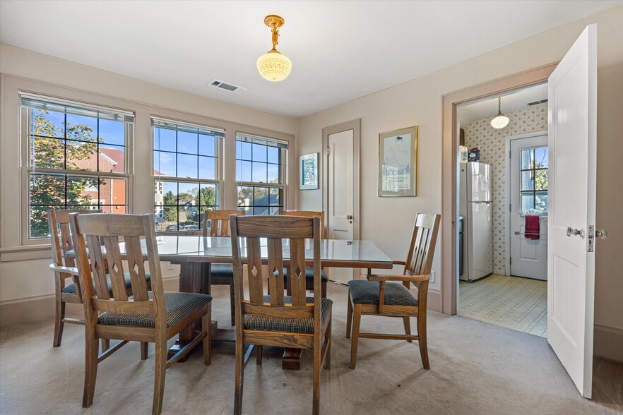 More Photos Of 2281 Swan Blvd, Milwaukee Office For Sale