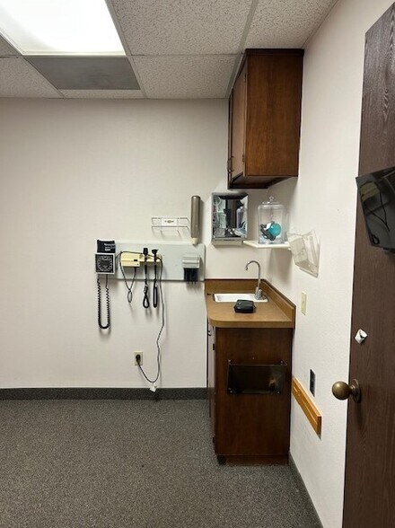 More Photos Of 2412 N Ponderosa Dr, Camarillo Medical For Sale