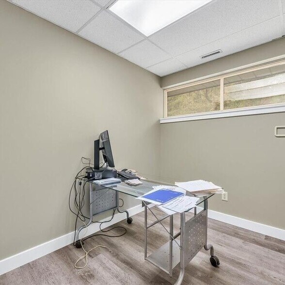 More Photos Of 25400-25430 Goddard Rd, Taylor Medical For Sale