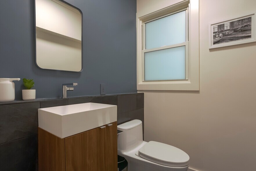 More Photos Of 1217 S Railroad Ave, San Mateo Showroom For Sale