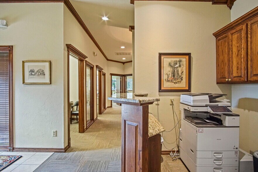 More Photos Of 1006 24th Ave NW, Norman Office For Sale