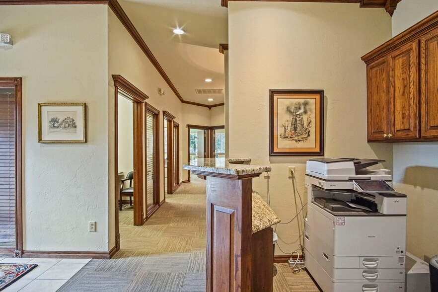 More Photos Of 1006 24th Ave NW, Norman Office For Sale