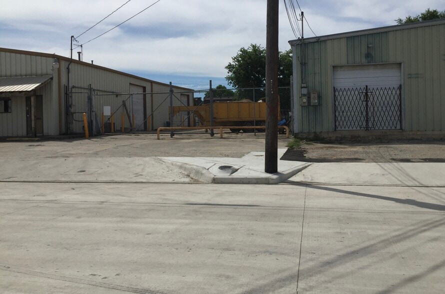 More Photos Of 3514 Copeland Dr, San Antonio Light Manufacturing For Sale