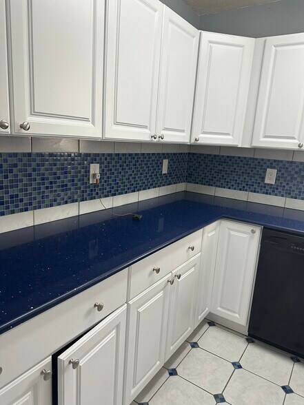 More Photos Of 5636 Kennedy Hills Dr, Seffner Storefront Retail Office For Sale