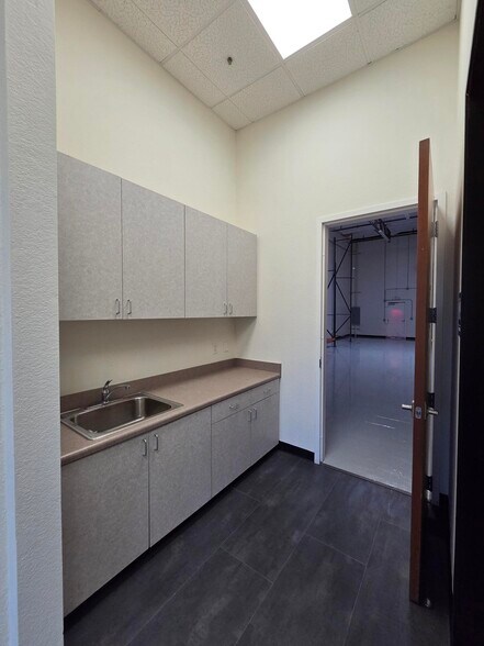 More Photos Of 1151 Ringwood Ct, San Jose Light Manufacturing For Lease