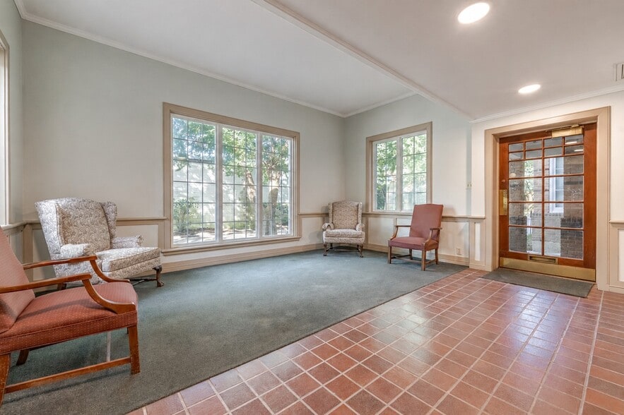 More Photos Of 3112 Jackson St, Alexandria Office For Sale