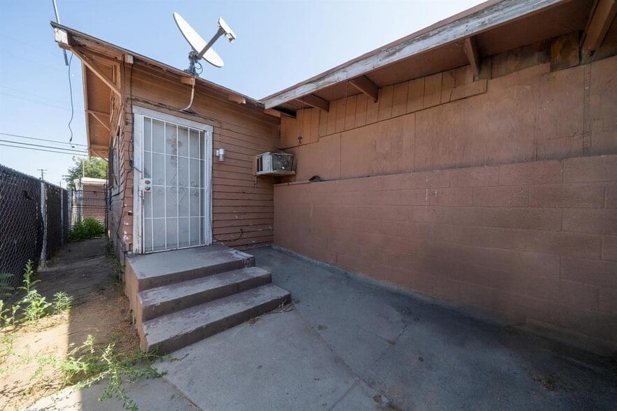 More Photos Of 2301 E Lewis Ave, Fresno Convenience Store For Sale