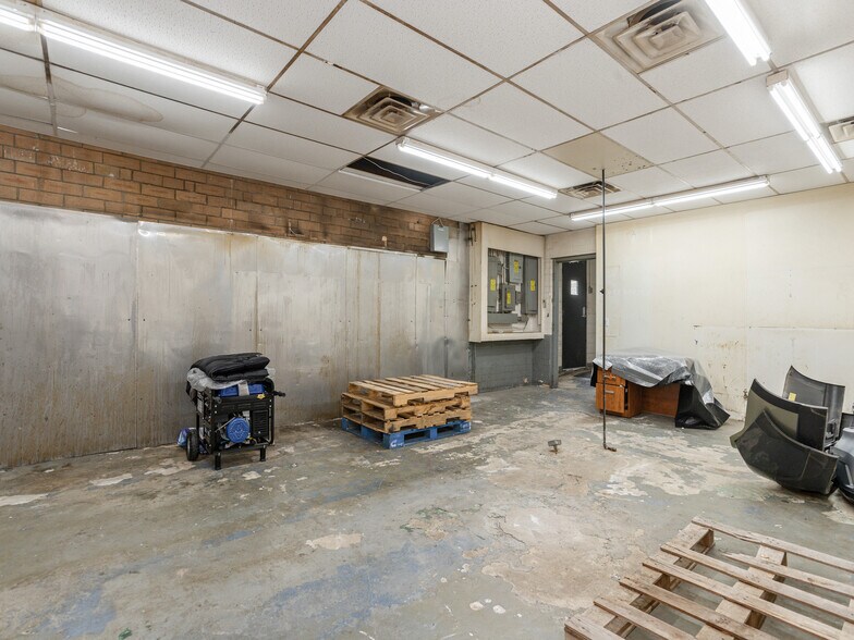 More Photos Of 579 Tunnel Rd, Asheville Freestanding For Lease