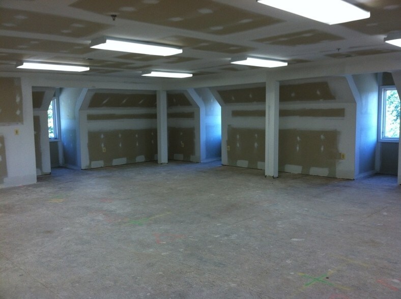 More Photos Of 22888 Three Notch Rd, California Office For Sale