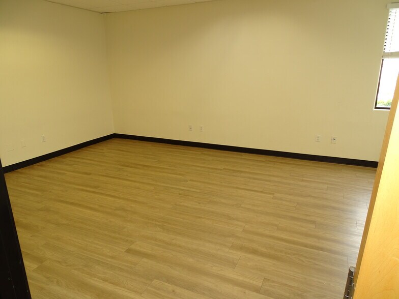 More Photos Of 750 Coronado Center Dr, Henderson Medical For Lease