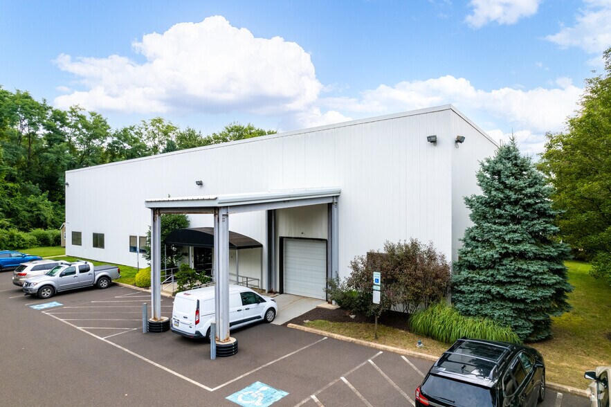 More Photos Of 1170 Wheeler Way, Langhorne Office For Lease