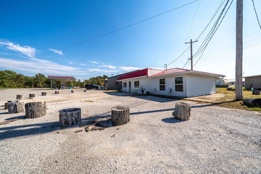 More Photos Of 55925 E Highway 85A, Bernice Freestanding For Sale