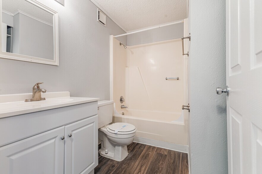 More Photos Of 33305 Ryan Dr, Leesburg Apartments For Sale