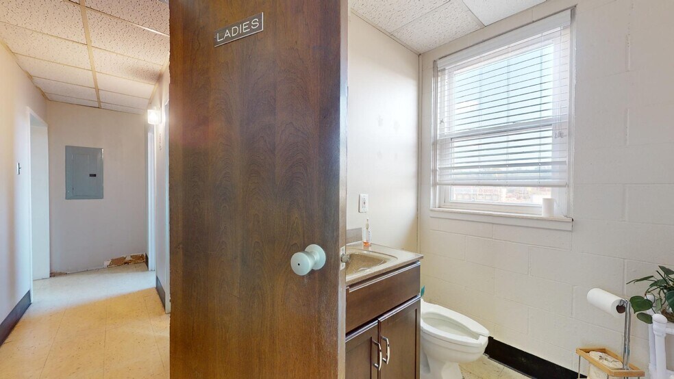 More Photos Of 1327-1331 Macklind Ave, Saint Louis Office For Sale