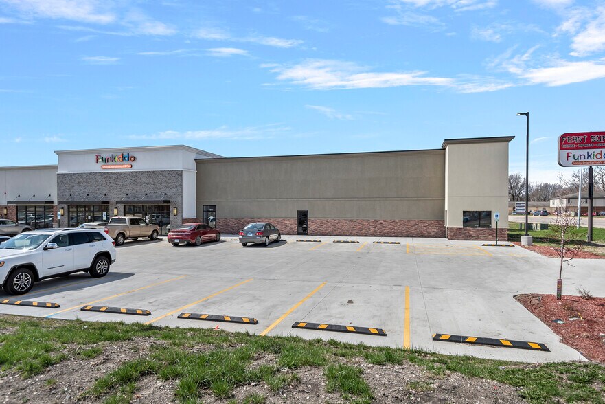 More Photos Of 3101 S MacArthur Blvd, Springfield Restaurant For Lease